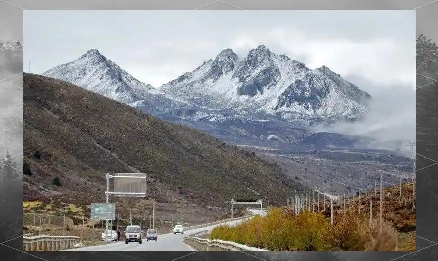 折多山川藏公路艰险景观_川西折多山旅游攻略_折多山海拔多少米