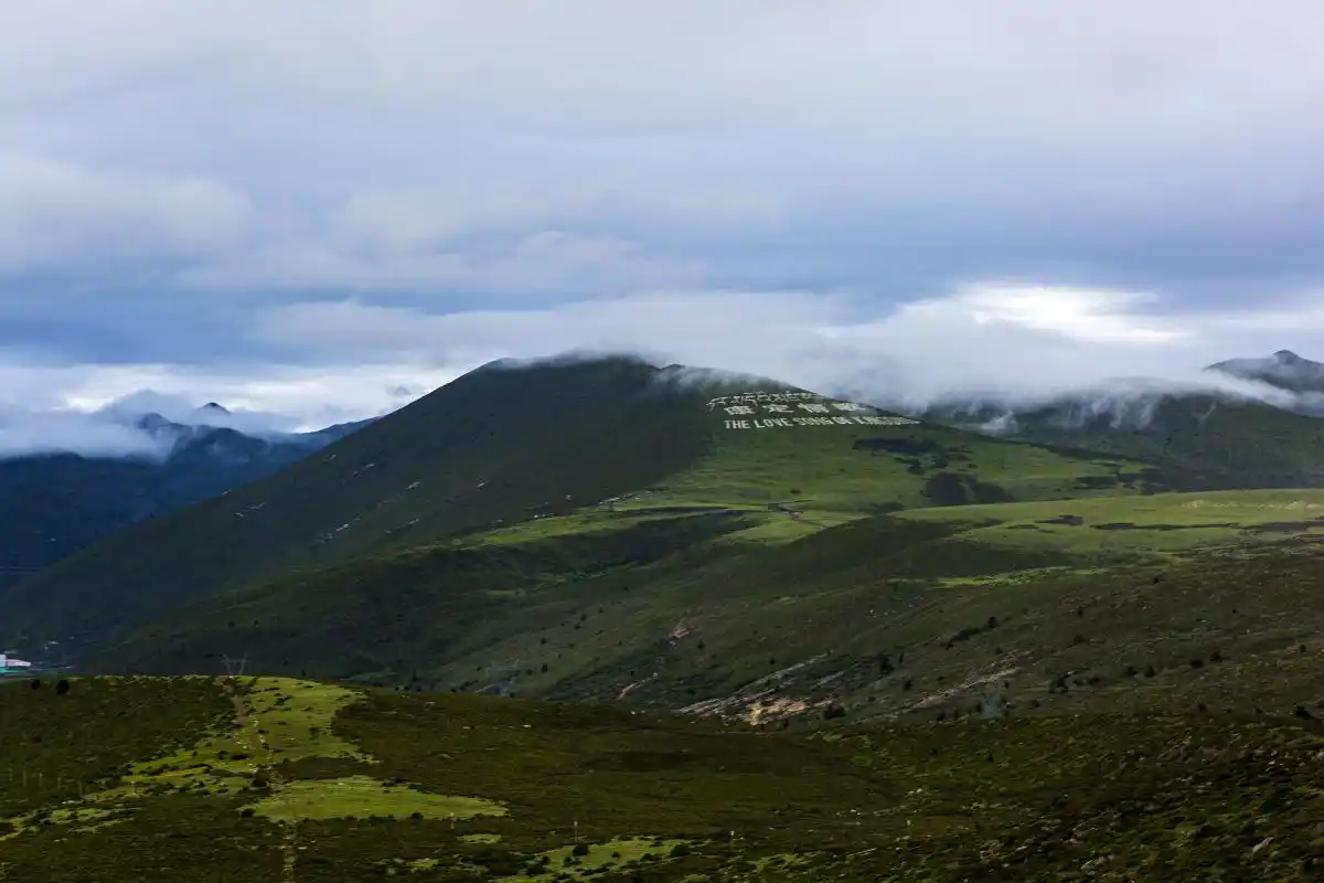 折多山地理分界线_折多山海拔多少米_探寻藏区之美旅游攻略