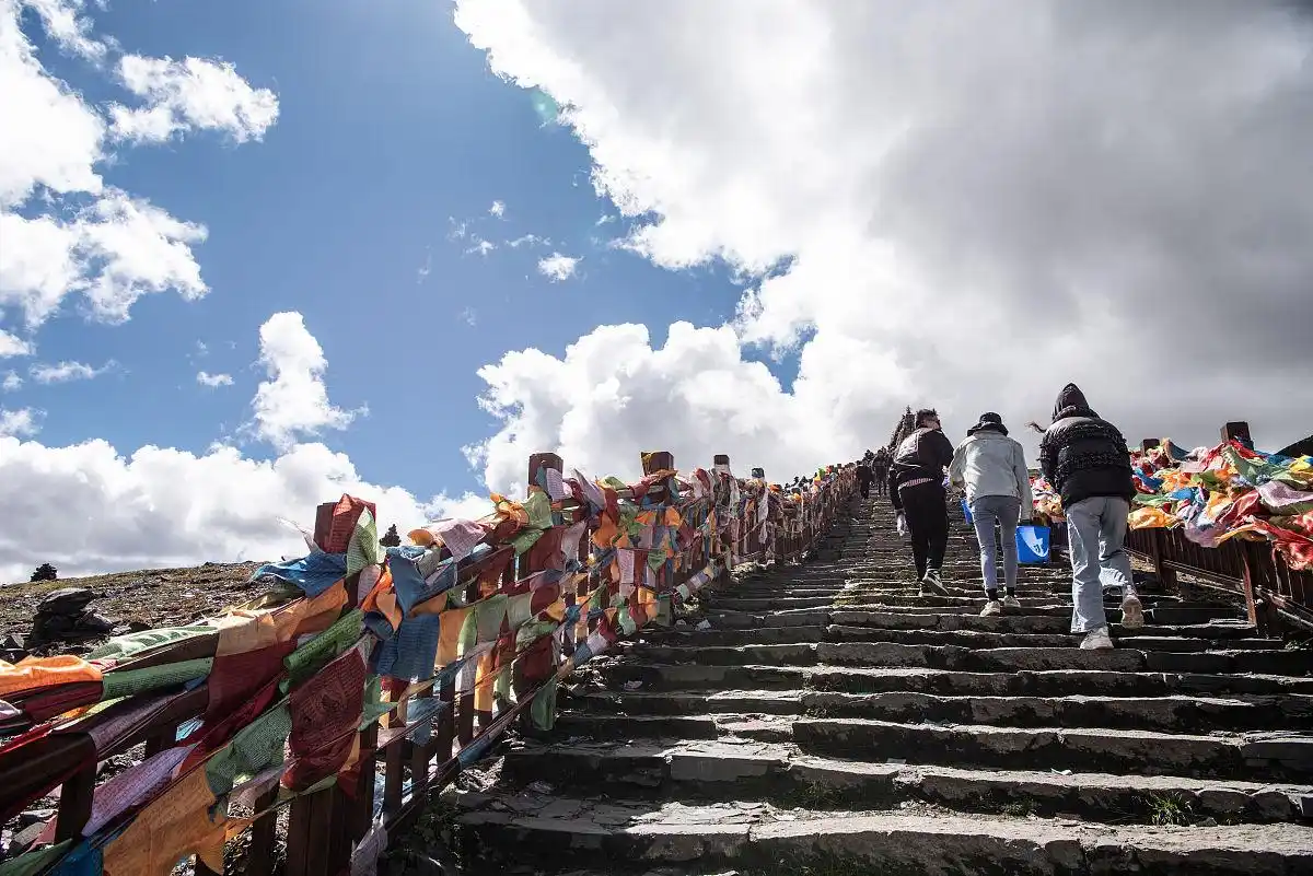 折多山海拔多少米_折多山地理分界线_探寻藏区之美旅游攻略