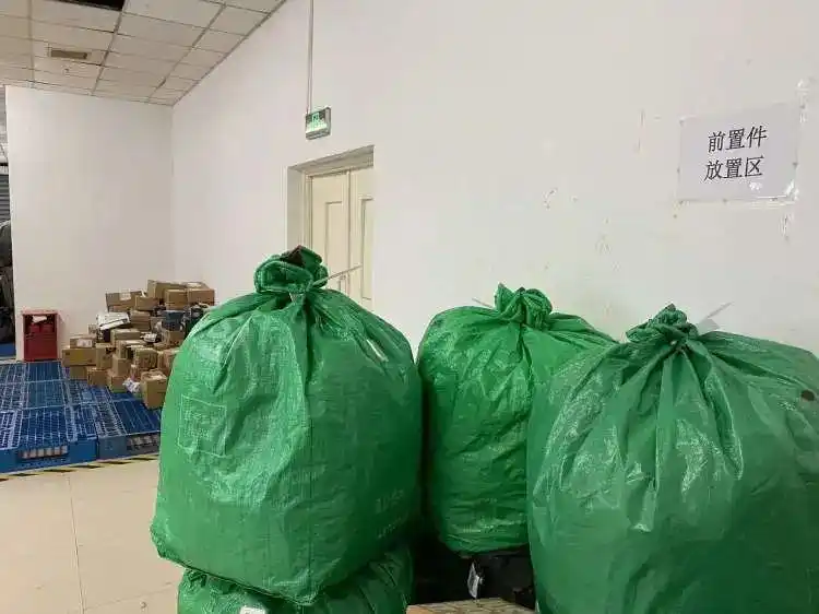 双11包裹最快16分钟送达_浦发银行寄卡用什么快递_双11快递前置件存放揭秘