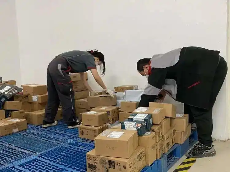 双11包裹最快16分钟送达_浦发银行寄卡用什么快递_双11快递前置件存放揭秘