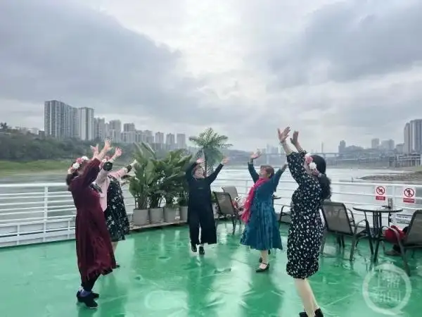 洪崖洞磁器口轮渡航线_重庆朝天门到磁器口多少公里_重庆洪崖洞磁器口轮渡首航