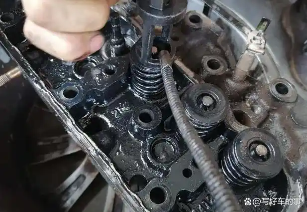 机油指示灯亮了有什么故障_机油感应塞损坏导致机油灯亮_汽车机油灯亮原因