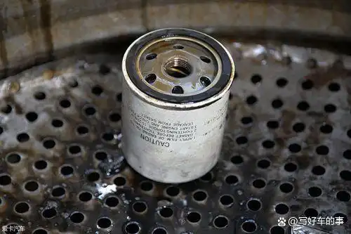 汽车机油灯亮原因_机油感应塞损坏导致机油灯亮_机油指示灯亮了有什么故障