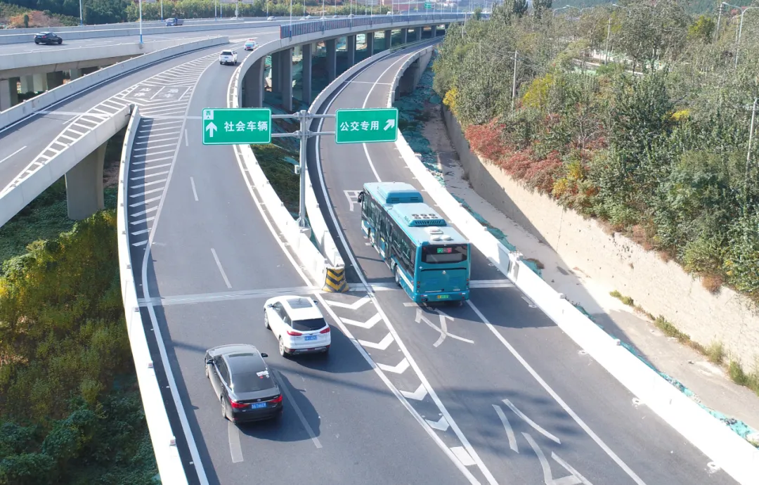 济南公交线路变迁_济南火车站到洪家楼的公交车_济南公交历史发展