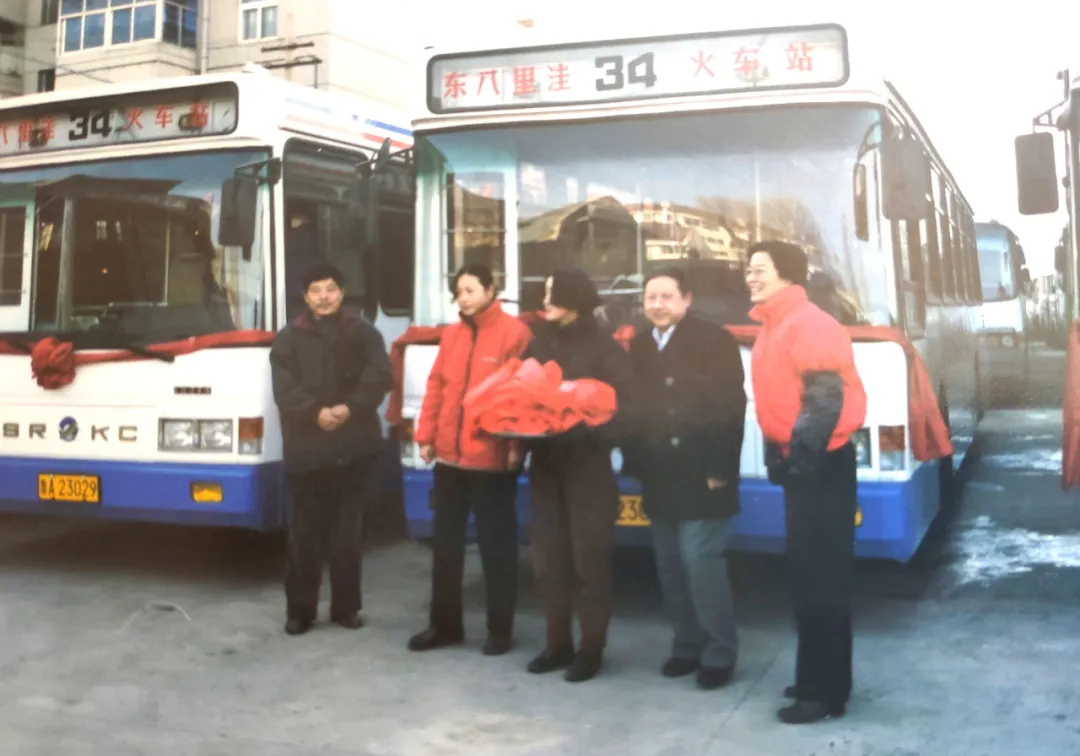济南火车站到洪家楼的公交车_济南公交历史发展_济南公交线路变迁