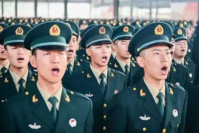 新兵授衔仪式 列兵军衔 中国人民解放军士兵军衔_一杠三星是什么军衔