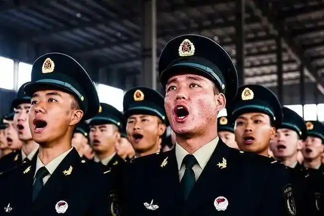 一杠三星是什么军衔_新兵授衔仪式 列兵军衔 中国人民解放军士兵军衔