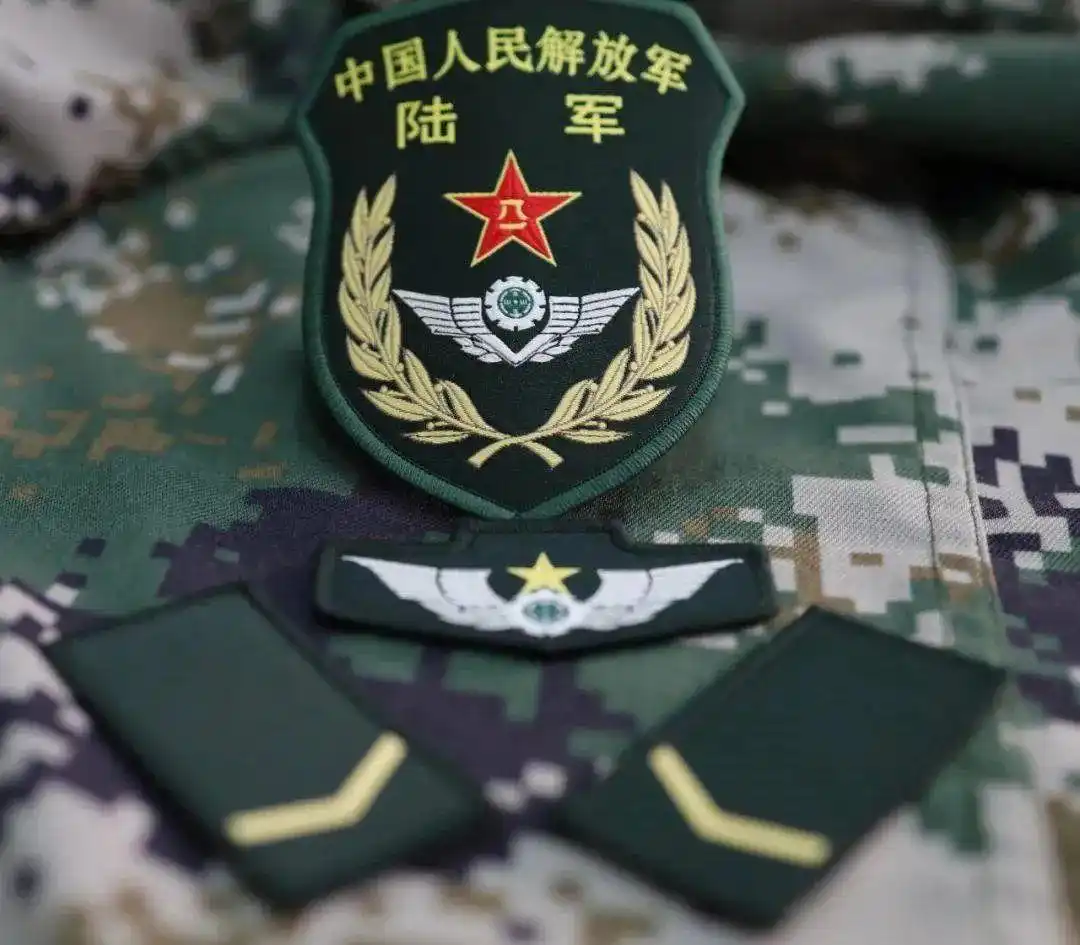 新兵授衔仪式 列兵军衔 中国人民解放军士兵军衔_一杠三星是什么军衔