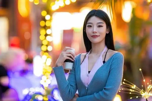 尼克尔 Z 135mm f/1.8 S Plena 评测_尼康 Z 卡口大光圈定焦镜头体验_尼康1.4和1.8光圈区别大吗