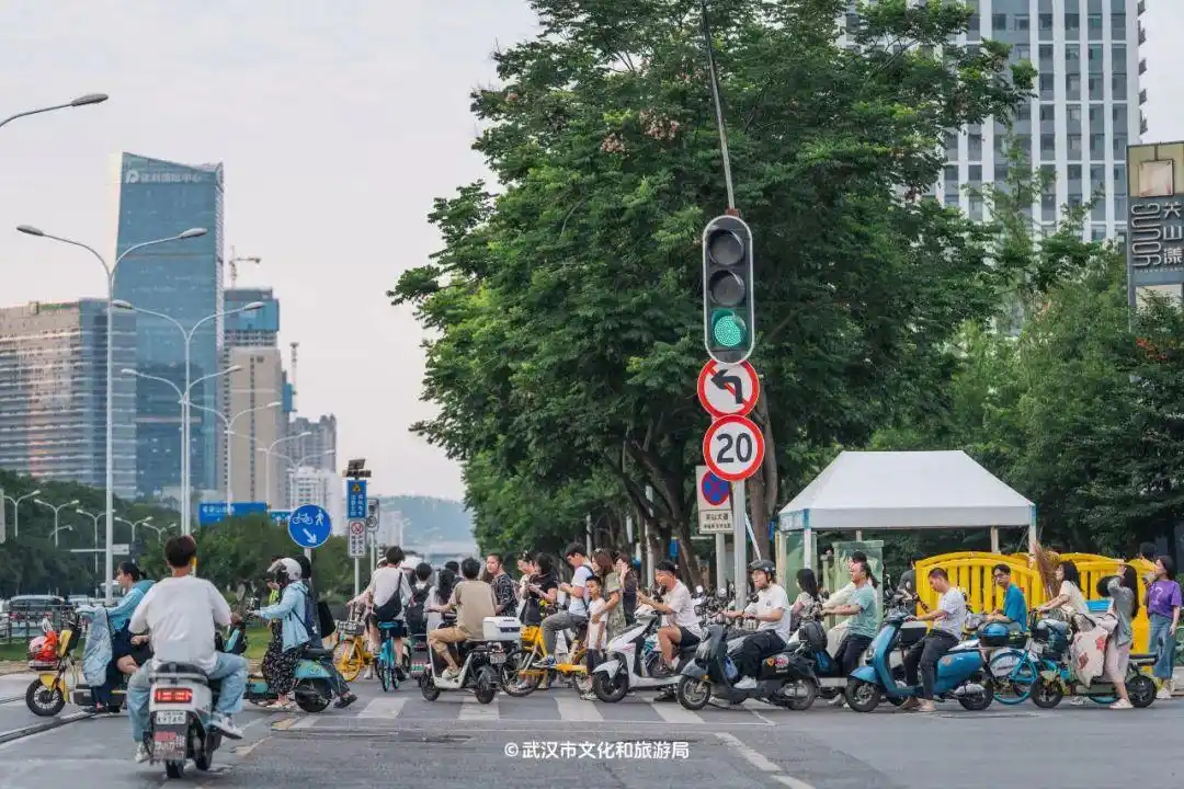 光谷历史变迁_光谷发展历程_光谷广场离步行街有多远
