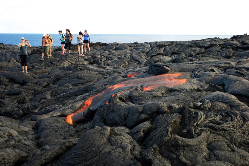 岩浆形成机制_火山喷发原因_木头在岩浆上会烧掉吗