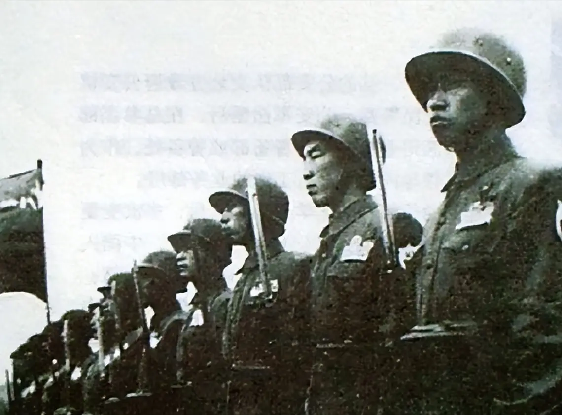 中国武警部队历史沿革_武警部队与解放军的关系_武警机动中队穿什么服装