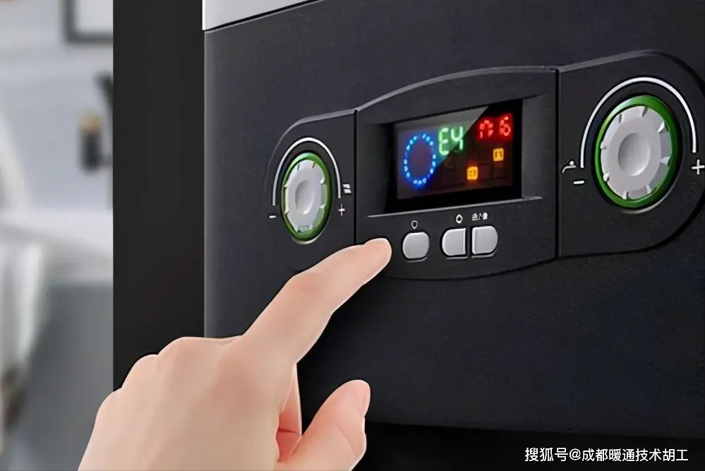 燃气壁挂炉双功能热水_燃气壁挂炉与燃气热水器区别_空气能采暖与燃气壁挂炉采暖对比